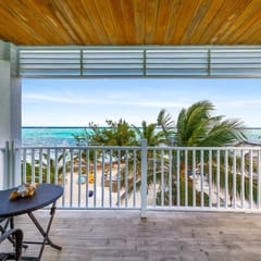 The Blue Iguana Oceanfront Studio Cottage in East End