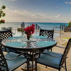 Seven Mile View#2 - 2 BR Oceanfront Condo & Pool