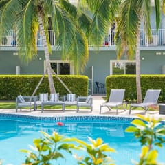 Summertime Suites #49 – Cozy 1BR West Bay Retreat with Pool