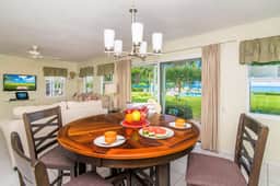 Cocoplum #5 – 2BR Oceanfront Condo on Seven Mile Beach