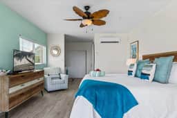The Blue Iguana Oceanfront Studio Cottage in East End