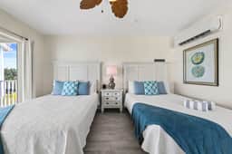 The Sand Dollar Oceanfront Studio Cottage in East End