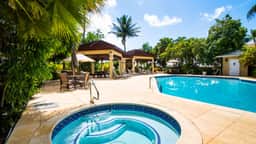 Laguna del Mar #9 | Oceanfront 4BR Condo | Seven Mile Beach - Image 4
