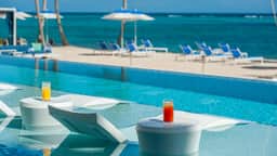 Club Suites 3 BR Oceanfront Suite at Rum Point - Image 2