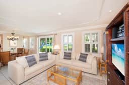 Cocoplum #3 – 2BR Oceanfront Condo on Seven Mile Beach - Image 4