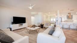 Laguna del Mar #5 | Oceanfront 3BR Condo | Seven Mile Beach - Image 4