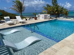 The Banana Bird Ocean View Studio Cottage in East End - Image 4