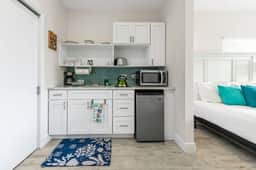 The No Problem Ocean View Studio Cottage in East End - Image 3