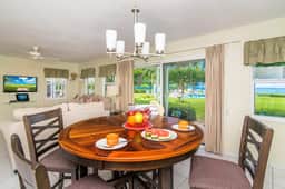 Cocoplum #5 – 2BR Oceanfront Condo on Seven Mile Beach - Image 2