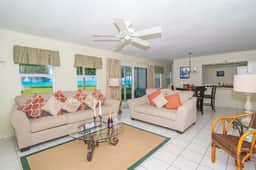 Cocoplum #5 – 2BR Oceanfront Condo on Seven Mile Beach - Image 4