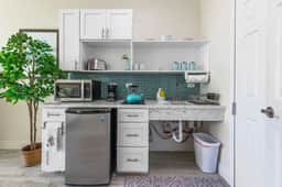 The One Love Ocean View Studio Cottage in East End - Image 2