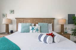 The Starfish Oceanfront Studio Cottage in East End - Image 2