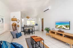 Sea Biscuit 1BR/1BA Oceanfront Sea Lodge at Rum Point - Image 2