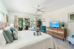 The Tropical Breeze Oceanfront Studio Cottage in East End - Image 2