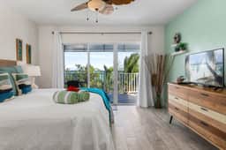 The Blue Iguana Oceanfront Studio Cottage in East End - Image 2