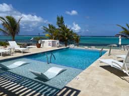 The Blue Iguana Oceanfront Studio Cottage in East End - Image 5