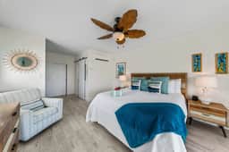 The Blue Iguana Oceanfront Studio Cottage in East End - Image 3