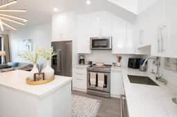 Allure #22 - Waterfront 3BR/3BA Condo with Pool - Image 4