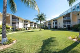 Cayman Reef Resort #6 & Pool on 7 Mile Beach - Image 3