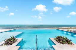 Oceans 9 LUXE | 4BR Beachfront Villa in West Bay - Image 5