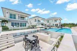 Oceans 9 LUXE | 4BR Beachfront Villa in West Bay - Image 3