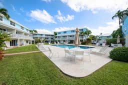 Grape Tree #10 - Luxe 2BR Ocean View Condo on Seven Mile Beach - Image 4