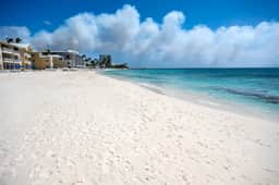 Laguna del Mar #10 - Oceanfront 3 bedroom on Seven Mile Beach - Image 3
