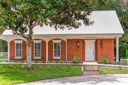 Suite #5 – The Bridal Suite at 12 Oaks Club & Lodge | Boutique Inn Near The Villages - Image 2