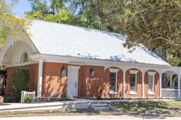Suite #6 – The Junior Suite at 12 Oaks Club & Lodge | Boutique Inn Near The Villages - Image 3