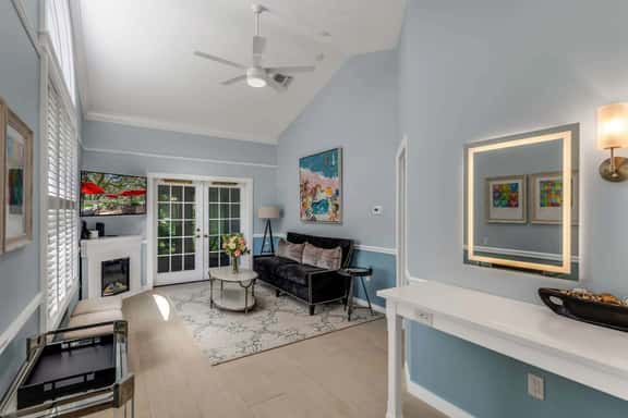 Suite #5 – The Bridal Suite at 12 Oaks Club & Lodge | Boutique Inn Near The Villages - Image 1
