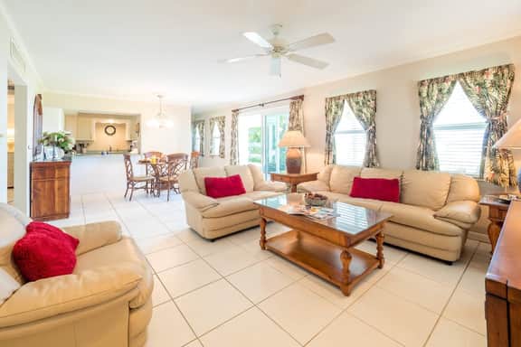 Cocoplum #7 – 2BR Oceanfront Condo on Seven Mile Beach