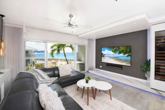 Grape Tree #10 - Luxe 2BR Ocean View Condo on Seven Mile Beach