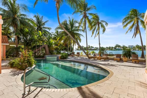 Pieces of Eight LUXE 6BR Rum Point Villa