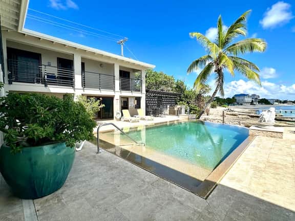 Seven Mile View #1 - 2 BR Oceanfront Condo & Pool