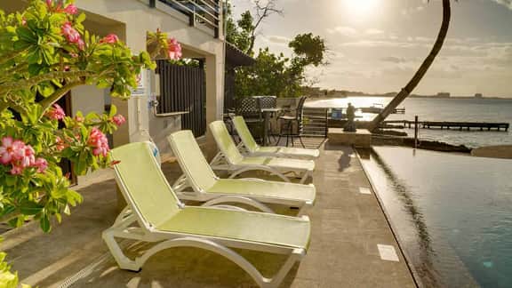 Seven Mile View #4 - 2 BR Oceanfront Condo & Pool