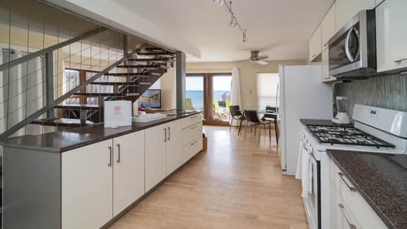 Seven Mile View #4 - 2 BR Oceanfront Condo & Pool
