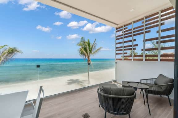 Silver Reef #4 - 2 BR LUXE Oceanfront & Pool