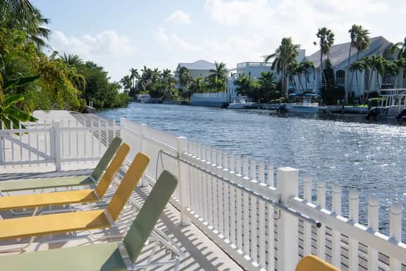 Snug Harbour View #4 – 1BR Canal Front Condo by Seven Mile Beach