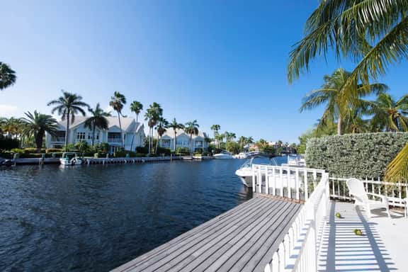 Snug Harbour View #9 – 2BR/2BA Canal Front Condo by Seven Mile Beach
