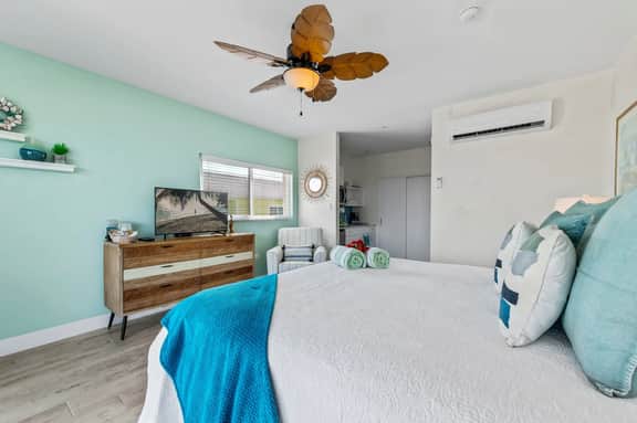 The Blue Iguana Oceanfront Studio Cottage in East End