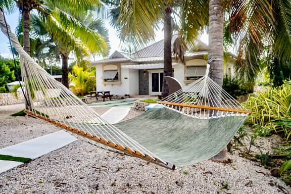 The Mastic Sunnyhill Cottage | 3BR North Side Retreat