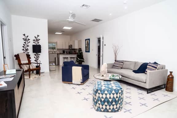 The Mastic Sunnyhill Cottage | 3BR North Side Retreat