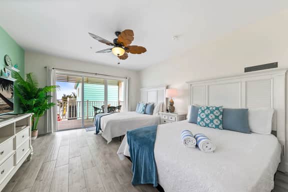 The Sand Dollar Oceanfront Studio Cottage in East End