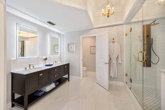 Suite #4 – The Ambassador Suite at 12 Oaks Club & Lodge | Boutique Inn Near The Villages
