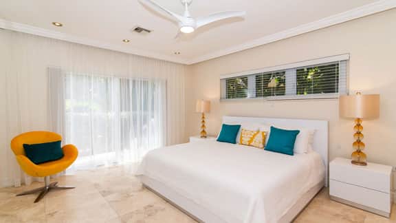 Laguna del Mar #1 | Oceanfront 4BR Condo | Seven Mile Beach - Image 3