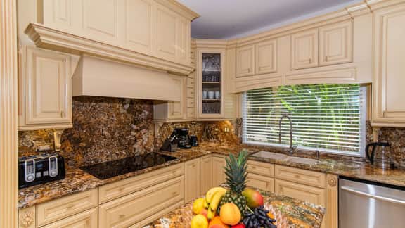 Laguna del Mar #1 | Oceanfront 4BR Condo | Seven Mile Beach - Image 2