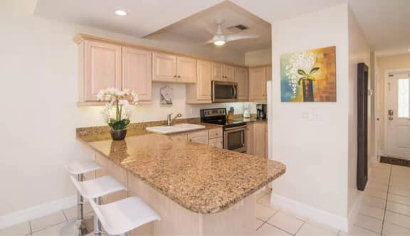 Regal Beach Club #222: 2BR Ocean View Condo on 7 Mile Beach - Image 5