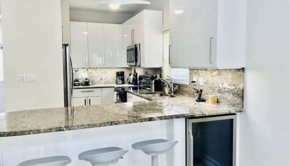 Regal Beach Club #531: 2BR Ocean View Condo on 7 Mile Beach - Image 5