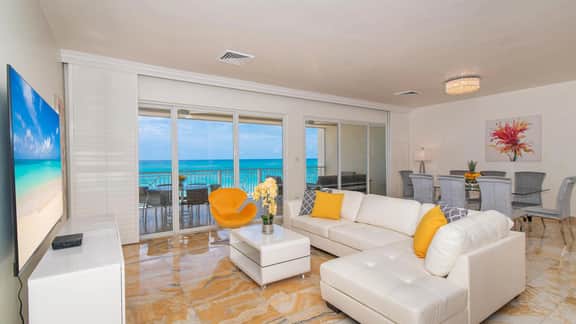 Laguna del Mar #15 | Oceanfront 3BR Condo | Seven Mile Beach - Image 3