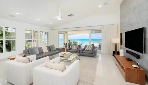 Laguna del Mar #18: 3BR Oceanfront Condo on 7 Mile Beach - Image 5